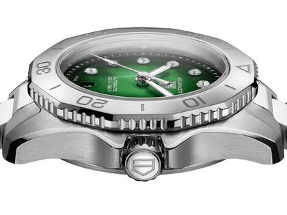 TAG Heuer Aquaracer Professional 200 Date Automatik Edelstahl 30mm grünes Zifferblatt Metallband – Damenuhren Uhr mit Datum aus Edelstahl. Das Gehäuse ist rund und silber. Das Edelstahlarmband ist silber. Das Zifferblatt ist ein Index in grün. – Ansicht 3