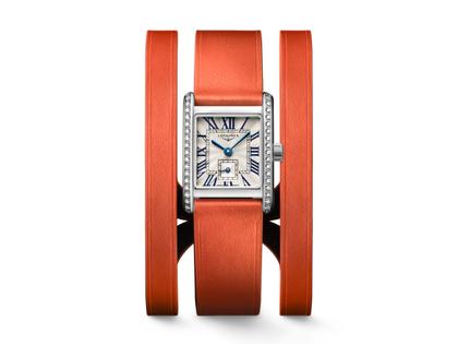 Longines DolceVita   Mini Quarz Edelstahl 22x29mm silbernes Zifferblatt orangefarbenes Lederband – Damenuhren Uhr ohne Datum aus Edelstahl und Leder. Das Gehäuse ist rechteckig und silber. Das Lederarmband ist orange. Das Zifferblatt ist römisch und silber. – Ansicht 6