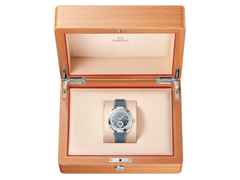 Omega Seamaster Aqua Terra 150M Automatik Kleine Sekunde Edelstahl 41mm blaues Zifferblatt Kautschukband – Herrenuhren Uhr mit Datum aus Edelstahl und Kautschuk. Das Gehäuse ist rund und silber. Das Kautschuk / Kunststoff / Silikon Armband ist blau. Das Zifferblatt ist ein Index in blau. – Ansicht 3