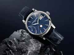 Frederique Constant Manufacture Classic Power Reserve Big Date Limited Edition Automatik Platin 40mm blaues Zifferblatt blaues Lederband – Herrenuhren Uhr mit Datum aus 950 Platin und Leder. Das Gehäuse ist rund und silber. Das Lederarmband Kroko / Alligator ist blau. Das Zifferblatt ist ein Index in blau. – Ansicht 4