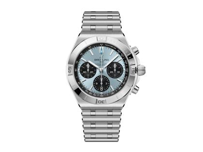 Breitling Chronomat B01 42 Chronograph Automatik Edelstahl eisblaues Zifferblatt Metallband – Herrenuhren Chronograph aus Edelstahl. Das Gehäuse ist rund und silber. Das Edelstahlarmband ist silber. Das Zifferblatt ist ein Index in blau.