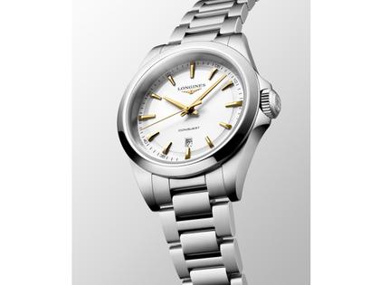 Longines Conquest Quarz Edelstahl 30mm weißes Zifferblatt Metallband – Damenuhren Uhr mit Datum aus Edelstahl. Das Gehäuse ist rund und silber. Das Edelstahlarmband ist silber. Das Zifferblatt ist ein Index in weiß. – Ansicht 3