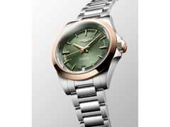Longines Conquest Automatik Edelstahl 34mm grünes Zifferblatt Metallband – Damenuhren Uhr mit Datum aus 750 Rotgold und Edelstahl. Das Gehäuse ist rund und silber. Das Edelstahlarmband ist silber. Das Zifferblatt ist ein Index in grün. – Ansicht 2