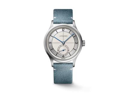 Longines Sector Dial Automatik Edelstahl 38,5mm silbernes Zifferblatt blaues Lederband – Herrenuhren Uhr ohne Datum aus Edelstahl. Das Gehäuse ist rund und silber. Das Lederarmband ist blau. Das Zifferblatt ist arabisch Index und silber.