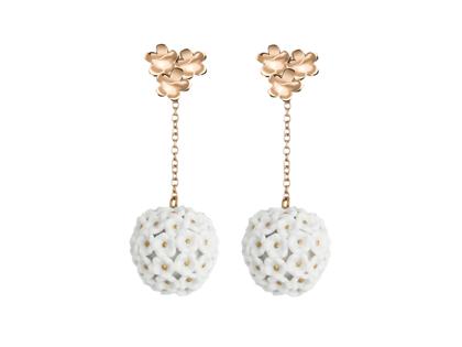 Meissen 1739 Royal Blossom Ohrhänger Schneeballblüte weiß Rotgold 20mm – Ohrschmuck Ohrhänger in weiß und aus 750 Gelbgold, 750 Rotgold und Porzellan.