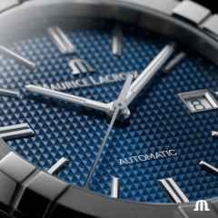 Maurice Lacroix Aikon Automatik Edelstahl 42mm blaues Zifferblatt Metallband – Herrenuhren Uhr mit Datum aus Edelstahl. Das Gehäuse ist rund und silber. Das Edelstahlarmband ist silber. Das Zifferblatt ist ein Index in blau. – Ansicht 4