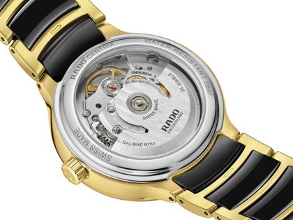 Rado Centrix Diamonds Automatik Edelstahl Gelbgold-PVD 35mm schwarzes Zifferblatt mit Brillanten Metallband – Damenuhren Uhr mit Datum aus Edelstahl, Keramik und PVD beschichtet. Das Gehäuse ist rund und gelbgold. Das Keramikarmband ist schwarz. Das Zifferblatt ist ein Index in schwarz. – Ansicht 4