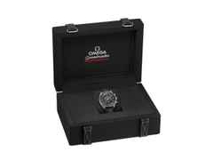 Omega Speedmaster Moonwatch Professional Chronograph Hesalitglas Handaufzug Edelstahl 42mm schwarzes Zifferblatt schwarzes Textilband – Herrenuhren Chronograph aus Edelstahl und eloxiertes Aluminium. Das Gehäuse ist rund und silber. Das Textilarmband ist schwarz. Das Zifferblatt ist ein Index in schwarz. – Ansicht 5