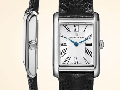 Maurice Lacroix Fiaba Square Quarz Edelstahl 24x34mm silbernes Zifferblatt schwarzes Lederband – Damenuhren Uhr ohne Datum aus Edelstahl. Das Gehäuse ist rechteckig und silber. Das Lederarmband ist schwarz. Das Zifferblatt ist römisch und silber. – Ansicht 3