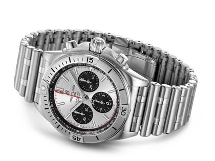 Breitling Chronomat B01 42 Automatik Edelstahl silbernes Zifferblatt Metallband – Herrenuhren Chronograph aus Edelstahl. Das Gehäuse ist rund und silber. Das Edelstahlarmband ist silber. Das Zifferblatt ist ein Index in silber. – Ansicht 4