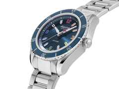 Alpina Alpiner Comtesse Quarz Edelstahl 36,5mm blaues Zifferblatt Metallband limitiert – Damenuhren Uhr ohne Datum aus Edelstahl. Das Gehäuse ist rund und silber. Das Edelstahlarmband ist silber. Das Zifferblatt ist arabisch Index und blau. – Ansicht 3
