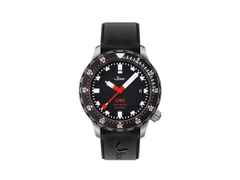 Sinn Spezialuhren U50 SDR Taucheruhr Automatik U-Boot-Stahl 41mm schwarzes Zifferblatt schwarzes Silikonband – Herrenuhren Uhr mit Datum aus Edelstahl und PVD beschichtet. Das Gehäuse ist rund und silber. Das Kautschuk / Kunststoff / Silikon Armband ist schwarz. Das Zifferblatt ist ein Index in schwarz.