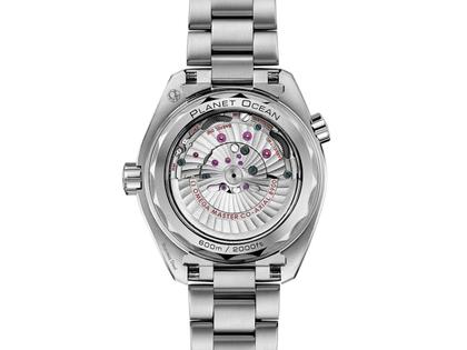 Omega Seamaster Planet Ocean 600M Automatik Edelstahl 43,5mm blaues Zifferblatt Metallband – Herrenuhren Uhr mit Datum aus Edelstahl und Keramik. Das Gehäuse ist rund und silber. Das Edelstahlarmband ist silber. Das Zifferblatt ist ein Index in blau. – Ansicht 2