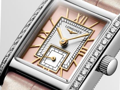 Longines DolceVita   Mini Quarz Edelstahl 22x29mm Brillantbesatz pinkes Zifferblatt pinkes Lederband – Damenuhren Uhr ohne Datum aus Edelstahl, Leder und vergoldet. Das Gehäuse ist rechteckig und silber. Das Lederarmband Kroko / Alligator ist pink. Das Zifferblatt ist römisch und pink. – Ansicht 2