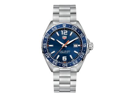 TAG Heuer Formula 1 Quarz Edelstahl 43mm blaues Zifferblatt Metallband – Herrenuhren Uhr mit Datum aus Edelstahl. Das Gehäuse ist rund und silber. Das Edelstahlarmband ist silber. Das Zifferblatt ist arabisch Index und blau.