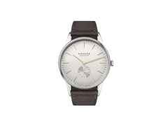 Nomos Glashütte Orion 38 Silber Handaufzug Edelstahl 38mm silberfarbenes Zifferblatt braunes Lederband Glasboden – Herrenuhren Uhr ohne Datum aus Edelstahl. Das Gehäuse ist rund und silber. Das Lederarmband ist grau. Das Zifferblatt ist ein Index in silber.