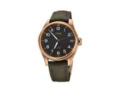 Oris Big Crown ProPilot Big Date Automatik Bronze 41mm schwarzes Zifferblatt grünes Textilband – Herrenuhren Uhr mit Datum aus Bronze und Edelstahl. Das Gehäuse ist rund und silber. Das Textilarmband ist grün. Das Zifferblatt ist arabisch und schwarz.