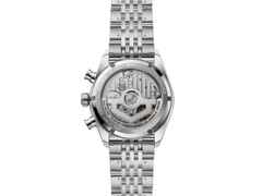 TAG Heuer Carrera Chronograph Automatik Edelstahl 39mm silberfarbenes Zifferblatt Metallband – Herrenuhren Chronograph aus Edelstahl und Keramik. Das Gehäuse ist rund und silber. Das Edelstahlarmband ist silber. Das Zifferblatt ist ein Index in silber. – Ansicht 3