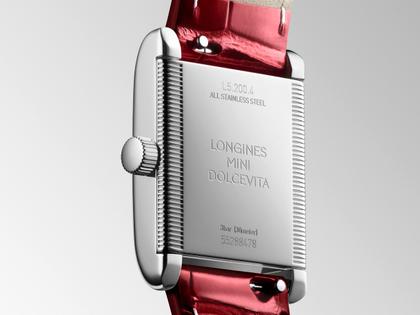 Longines DolceVita   Mini Quarz Edelstahl 22x29mm silbernes Zifferblatt rotes Lederband – Damenuhren Uhr ohne Datum aus Edelstahl und Leder. Das Gehäuse ist rechteckig und silber. Das Lederarmband Kroko / Alligator ist rot. Das Zifferblatt ist römisch und silber. – Ansicht 4