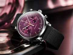 Glashütte Original Sixties Chronograph Jahresedition 2026 Automatik Edelstahl 42mm violettes Zifferblatt schwarzes Textilband – Herrenuhren Chronograph aus Edelstahl. Das Gehäuse ist rund und silber. Das Textilarmband ist schwarz. Das Zifferblatt ist arabisch Index und lila. – Ansicht 8