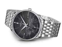 Junghans Meister Mega Funkuhr Edelstahl 38mm anthrazitfarbenes Zifferblatt Metallband – Herrenuhren Uhr mit Datum aus Edelstahl. Das Gehäuse ist rund und silber. Das Edelstahlarmband ist silber. Das Zifferblatt ist ein Index in grau. – Ansicht 2