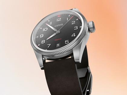 Oris ProPilot Date Automatik Edelstahl 41mm schwarzes Zifferblatt schwarzes Lederband – Herrenuhren Uhr mit Datum aus Edelstahl und Leder. Das Gehäuse ist rund und silber. Das Lederarmband ist schwarz. Das Zifferblatt ist arabisch und schwarz. – Ansicht 7