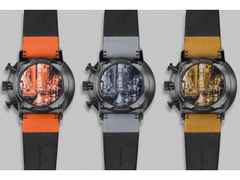 Junghans FORM A Chronoscope Automatik Edelstahl PVD-Schwarz 42mm schwarzes Zifferblatt graues Lederband – Herrenuhren Chronograph aus Edelstahl, Leder und PVD beschichtet. Das Gehäuse ist rund und schwarz. Das Lederarmband ist grau. Das Zifferblatt ist ein Index in schwarz. – Ansicht 2