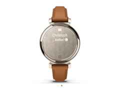 Garmin Lily 2 Smartwatch Aluminium eloxiert 35mm cremegoldfarbenes Display tanbraunes Lederband – Damenuhren Uhr Multifunktion aus eloxiertes Aluminium, Kunststoff und Polyamid. Das Gehäuse ist rund. Das Lederarmband ist braun. Der Zifferblatt ist digital. – Ansicht 3