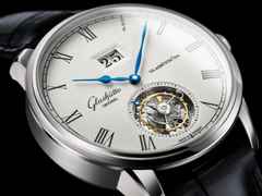 Glashütte Original Senator Alfred Helwig Tourbillon Automatik Weißgold 42mm weißes Zifferblatt blaues Lederband Limited Edition – Herrenuhren Uhr mit Datum aus 750 Weißgold. Das Gehäuse ist rund und silber. Das Lederarmband Kroko / Alligator ist blau. Das Zifferblatt ist römisch und silber. – Ansicht 4