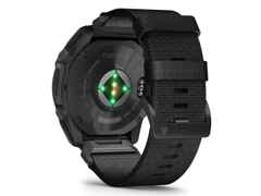 Garmin tactix 8 AMOLED Quarz Polymer und Titan 51mm digitales Zifferblatt schwarzes Nylonband – Herrenuhren Uhr Multifunktion aus DLC beschichtet, Kunststoff und Titan. Das Gehäuse ist rund und schwarz. Das Textilarmband ist schwarz. Das Zifferblatt ist digital und schwarz. – Ansicht 3