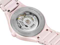Rado True Round Open Heart Limited Edition Automatik Keramik 40mm rosa Zifferblatt rosa Keramikband – Herrenuhren Uhr ohne Datum aus Keramik und Titan. Das Gehäuse ist rund und rosa. Das Keramikarmband ist rosa. Das Zifferblatt ist ein Index in rosa. – Ansicht 6