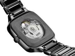 Rado True Square Automatik Skeleton Keramik schwarz 38mm Keramikband schwarz – Herrenuhren Uhr ohne Datum aus Keramik und Titan. Das Gehäuse ist quadratisch und schwarz. Das Keramikarmband ist schwarz. Das Zifferblatt ist skelettiert und schwarz. – Ansicht 4