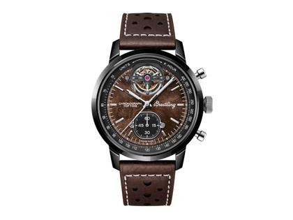 Breitling Top Time B21 Chevrolet Corvette Tourbillon Automatik Keramik braunes Holz-Zifferblatt braunes Lederband – Herrenuhren Chronograph aus Keramik. Das Gehäuse ist rund und schwarz. Das Lederarmband ist braun. Das Zifferblatt ist ein Index in braun.