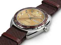 Hamilton American Classic Pan Europ Day Date Automatik Edelstahl 42 mm beiges Zifferblatt beiges Lederband – Herrenuhren Uhr mit Datum aus Edelstahl und Leder. Das Gehäuse ist rund und silber. Das Lederarmband ist beige. Das Zifferblatt ist ein Index in beige. – Ansicht 4
