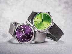 Mühle Glashütte Panova Violett Automatik Edelstahl 40mm Metallband – Herrenuhren Uhr ohne Datum aus Edelstahl. Das Gehäuse ist rund und silber. Das Edelstahlarmband ist silber. Das Zifferblatt ist ein Index in lila. – Ansicht 5