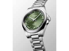 Longines Conquest Automatik Edelstahl 38mm grünes Zifferblatt Metallband – Herrenuhren Uhr mit Datum aus Edelstahl. Das Gehäuse ist rund und silber. Das Edelstahlarmband ist silber. Das Zifferblatt ist ein Index in grün. – Ansicht 2