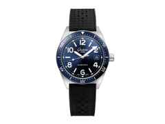 Glashütte Original SeaQ Automatik Edelstahl 40mm blaues Zifferblatt schwarzes Kautschukband – Herrenuhren Uhr mit Datum aus Edelstahl und Keramik. Das Gehäuse ist rund und silber. Das Kautschuk / Kunststoff / Silikon Armband ist schwarz. Das Zifferblatt ist arabisch Index und blau.