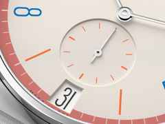 Nomos Glashütte Tangente 38 Datum "175 Years Watchmaking - Love" Handaufzug Edelstahl cremeweißes Zifferblatt graues Textilband Glasboden – Herrenuhren Uhr mit Datum aus Edelstahl. Das Gehäuse ist rund und silber. Das Textilarmband ist grau. Das Zifferblatt ist arabisch Index und beige. – Ansicht 5