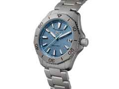 TAG Heuer Aquaracer Professional 200 Solargraph Titan 40mm blaues Zifferblatt Metallband – Herrenuhren Uhr mit Datum aus Titan. Das Gehäuse ist rund und grau. Das Titanarmband ist grau. Das Zifferblatt ist ein Index in blau. – Ansicht 3