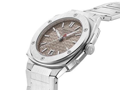 Alpina Alpiner Extreme Quartz Edelstahl 34mm beiges Zifferblatt Metallband – Damenuhren Uhr mit Datum aus Edelstahl und Kautschuk. Das Gehäuse ist rund und silber. Das Edelstahlarmband ist silber. Das Zifferblatt ist ein Index in beige. – Ansicht 2