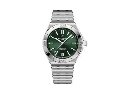 Breitling Chronomat B31 Automatik 40 Edelstahl grünes Zifferblatt Metallband – Herrenuhren Uhr mit Datum aus Edelstahl. Das Gehäuse ist rund und silber. Das Edelstahlarmband ist silber. Das Zifferblatt ist ein Index in grün.
