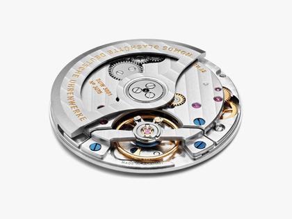 Nomos Glashütte Tangente 35 neomatik Automatik Edelstahl 35mm weißes Zifferblatt schwarzes Lederband – Damenuhren Uhr ohne Datum aus Edelstahl. Das Gehäuse ist rund und silber. Das Lederarmband ist schwarz. Das Zifferblatt ist arabisch Index und silber. – Ansicht 4