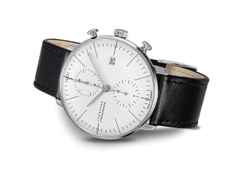 Junghans Max Bill Chronoscope Automatik Edelstahl 40mm silbernes Zifferblatt schwarzes Lederband – Herrenuhren Chronograph aus Edelstahl. Das Gehäuse ist rund und silber. Das Lederarmband ist schwarz. Das Zifferblatt ist ein Index in silber. – Ansicht 4