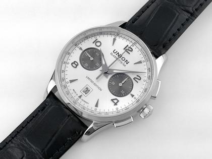Union Glashütte Noramis Chronograph Sachsen Classic   2013 Limited Edition Automatik D005.427.16.037.07 Full Set mit Garantie Occasion Refurbished – Herrenuhren Uhr mit Datum aus Edelstahl. Das Gehäuse ist rund und silber. Das Lederarmband ist schwarz. Das Zifferblatt ist arabisch Index und silber. – Ansicht 4