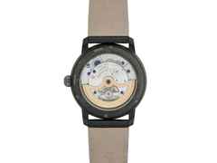 Frederique Constant Classics Worldtimer GMT Manufacture Automatik Edelstahl Schwarz-PVD 42mm schwarzes Zifferblatt schwarzes Lederband Limited Edition – Herrenuhren Uhr mit Datum aus Edelstahl und PVD beschichtet. Das Gehäuse ist rund und schwarz. Das Lederarmband Kroko / Alligator ist schwarz. Das Zifferblatt ist ein Index in schwarz. – Ansicht 2