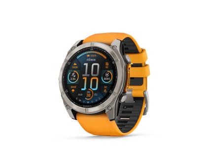 Garmin fenix 8 51mm AMOLED faserverstärktes Polymer Titan graphitfarben beschichtet oranges Kautschukband – Herrenuhren Uhr Multifunktion aus DLC beschichtet, Kautschuk und Titan. Das Gehäuse ist rund und grau. Das Kautschuk / Kunststoff / Silikon Armband ist orange. Das Zifferblatt ist digital und schwarz. – Ansicht 4