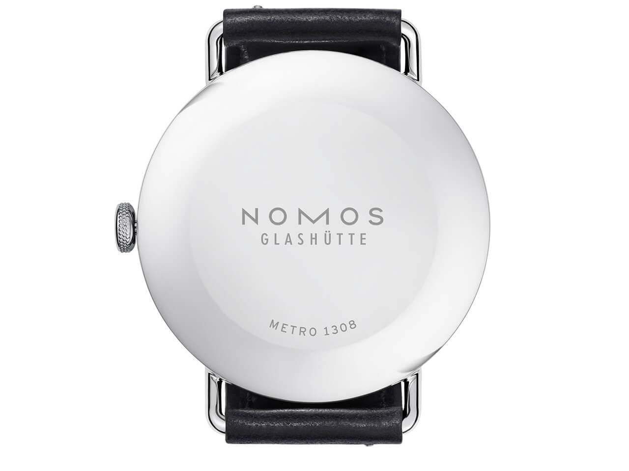 Nomos Glashütte Metro 38 Stadtschwarz Handaufzug Edelstahl 38mm schwarzes Zifferblatt schwarzes Lederband Stahlboden – Herrenuhren Uhr ohne Datum aus Edelstahl. Das Gehäuse ist rund und silber. Das Lederarmband ist schwarz. Das Zifferblatt ist arabisch Index und grau. – Ansicht 2
