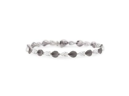 Cammilli Firenze Divina Armreif Black Lava mit Brillanten 3,90ct – Armschmuck Armreif aus 750 Weißgold.