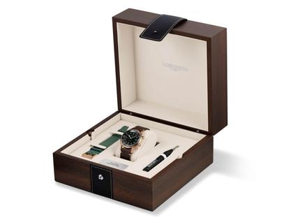 Longines Legend Diver Automatik Bronze 42mm grünes Zifferblatt braunes Lederband und grünes Natoband – Herrenuhren Uhr ohne Datum aus Bronze und Titan. Das Gehäuse ist rund und roségold. Das Lederarmband ist braun. Das Zifferblatt ist arabisch Index und grün. – Ansicht 6