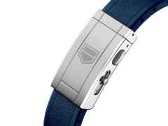 TAG Heuer Aquaracer Professional 300 GMT Automatik Edelstahl 42mm blaues Zifferblatt blaues Kautschukband – Herrenuhren Uhr mit Datum aus Edelstahl und Keramik. Das Gehäuse ist rund und silber. Das Kautschuk / Kunststoff / Silikon Armband ist blau. Das Zifferblatt ist ein Index in blau. – Ansicht 5